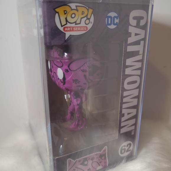 FUNKO POP! ARTIST SERIES DC BATMAN RETURNS CATWOMEN #62 W/HARDCASE PROTECTOR - Picture 3 of 6